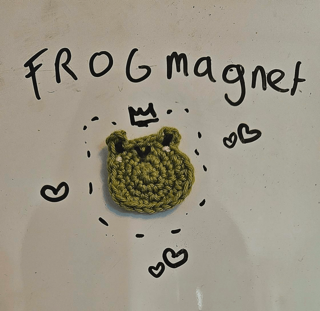 Crochet mini magnet