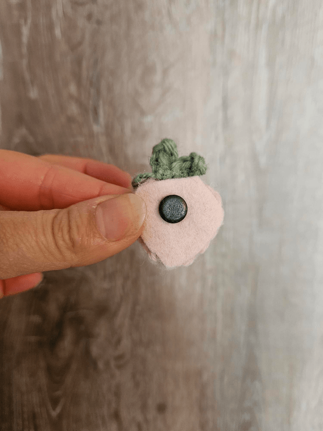 Crochet mini magnet